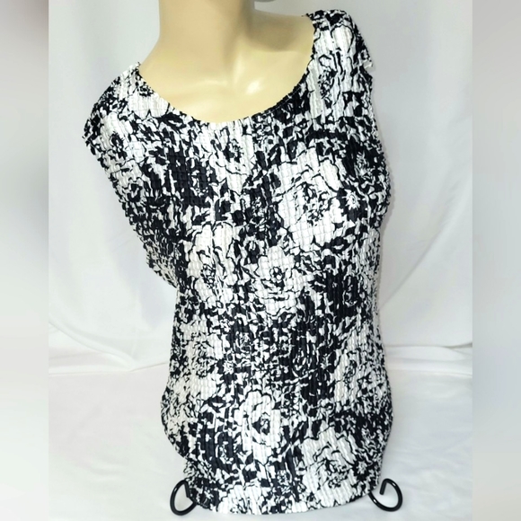 ⚘️ George "Ruffled" Top - Picture 1 of 11